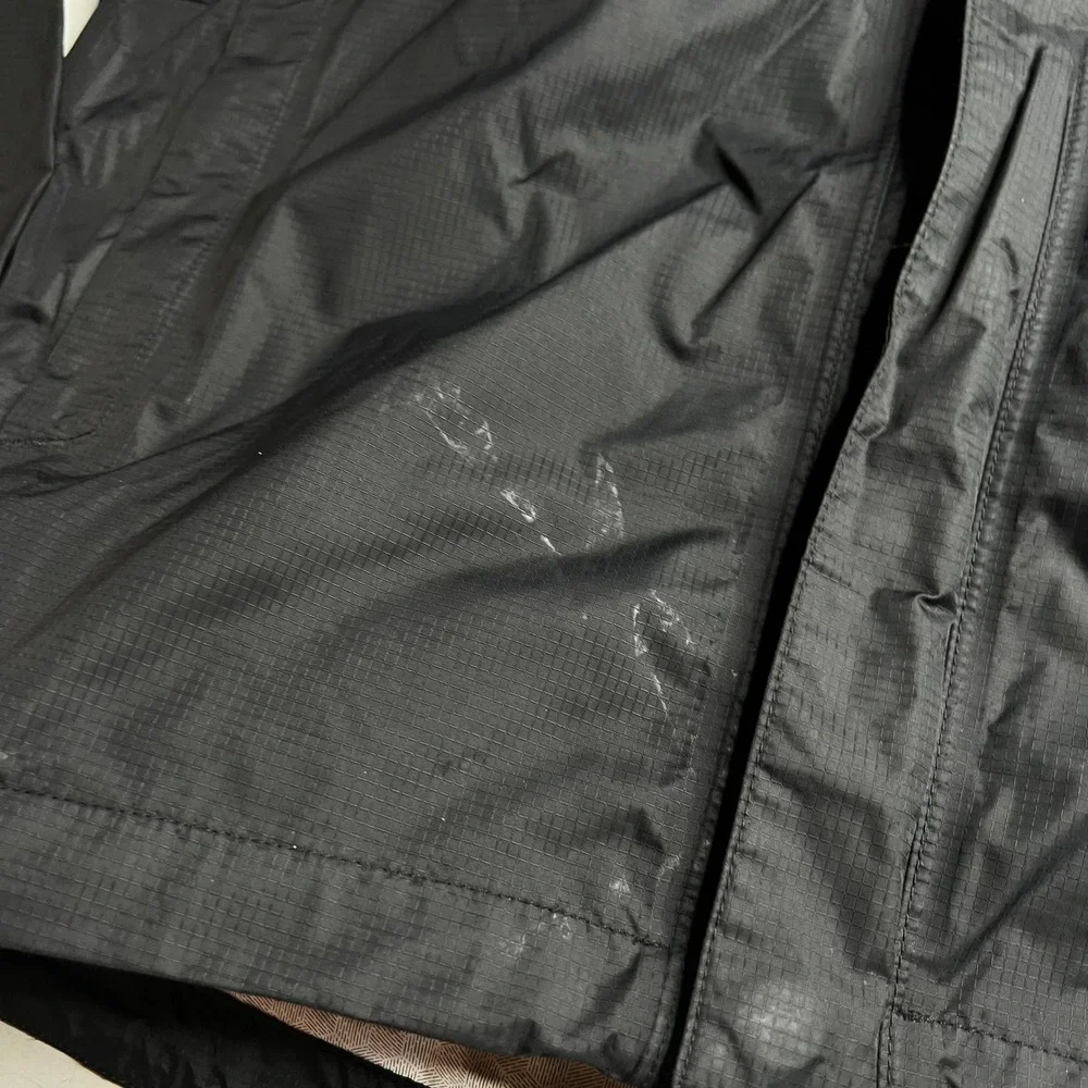 The North Face HyVent 2.5L Rain Jacket Mens Medium Black Waterproof Hooded Shell
